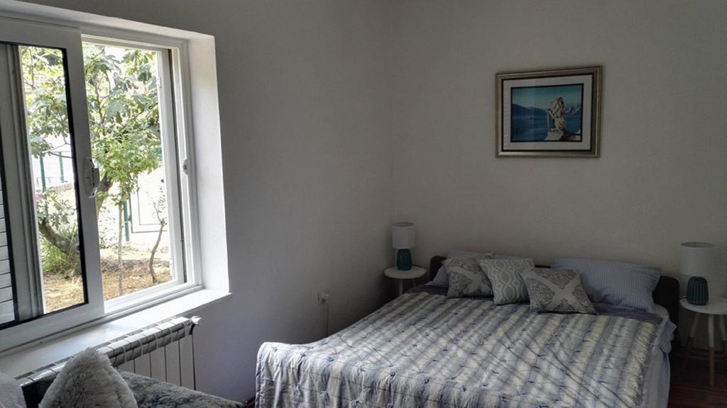Apartment Rose Garden Risan Exterior foto
